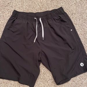Vuori XL Black 9 inch lined Kore short